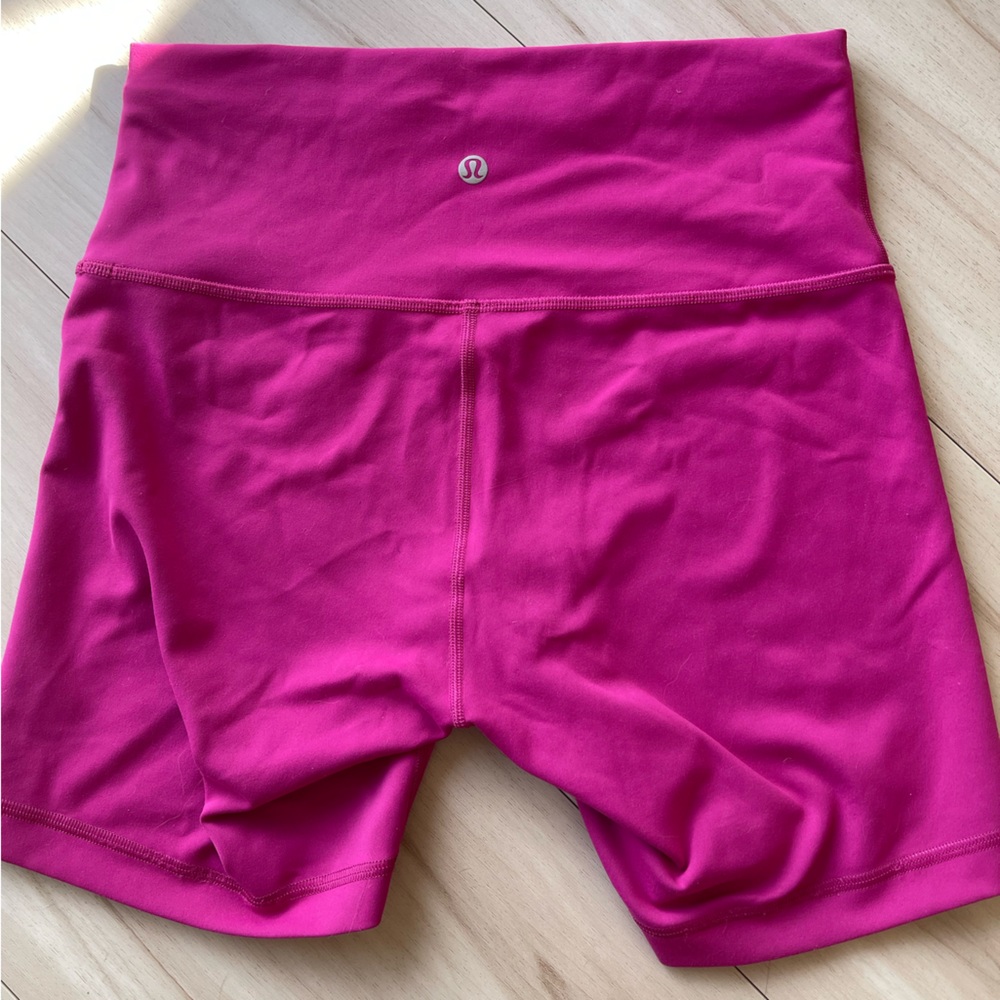 EUC Lululemon Wunder Under train high rise biker shorts size 8